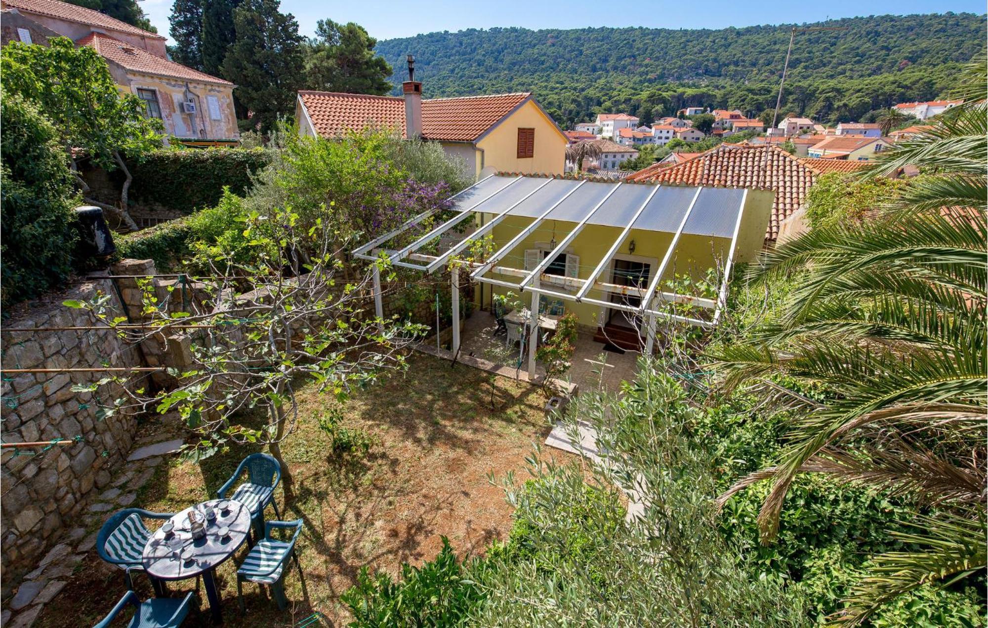 Lovely Apartment In Veli Losinj With Kitchen Exterior photo