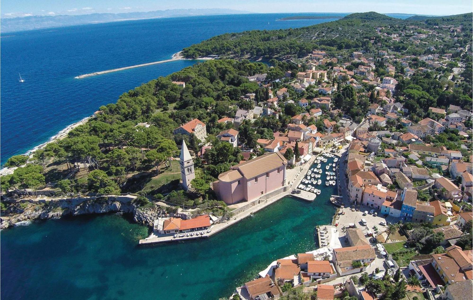 Lovely Apartment In Veli Losinj With Kitchen Exterior photo