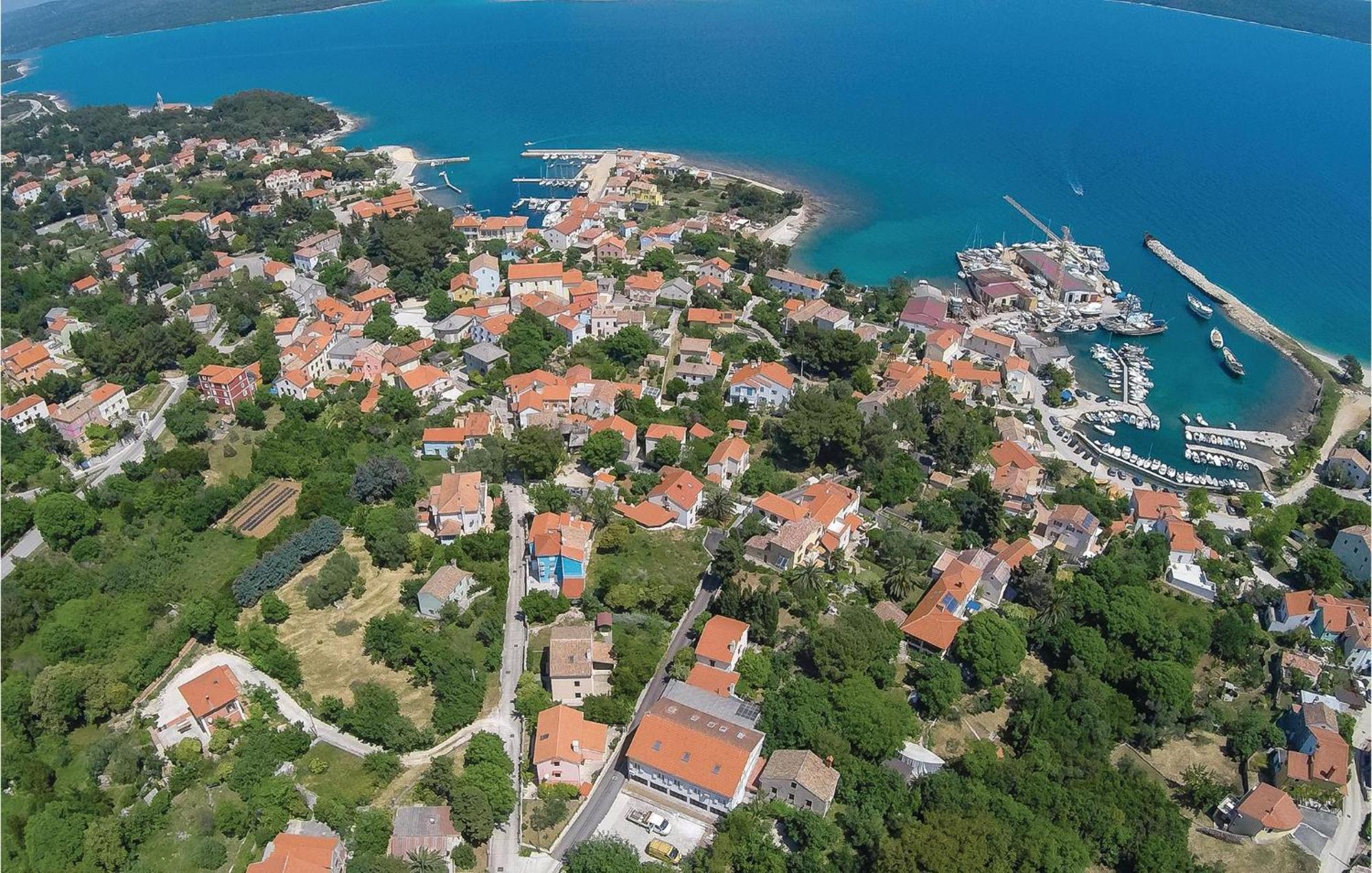 Lovely Apartment In Veli Losinj With Kitchen Exterior photo