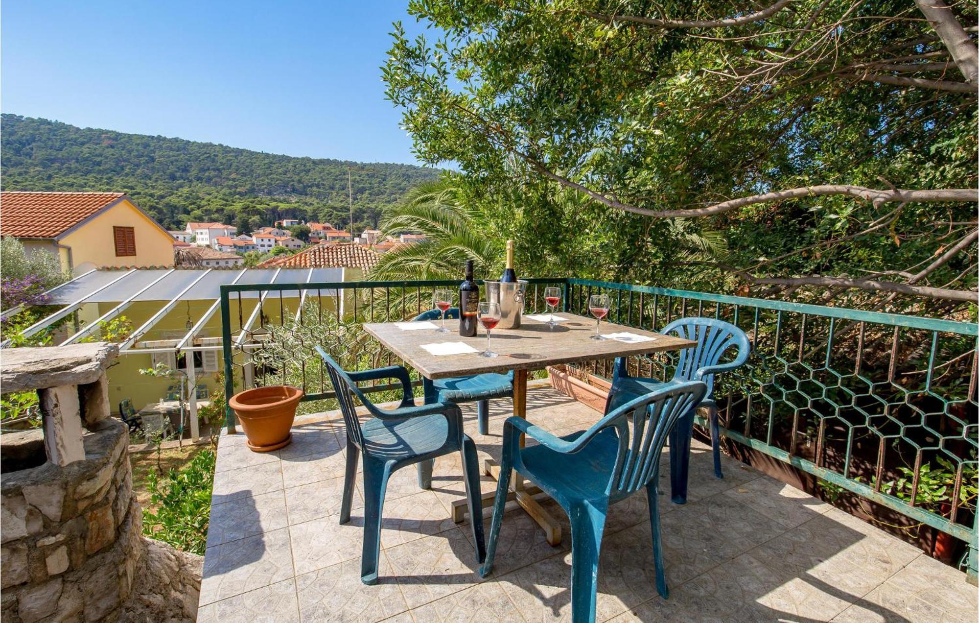 Lovely Apartment In Veli Losinj With Kitchen Exterior photo