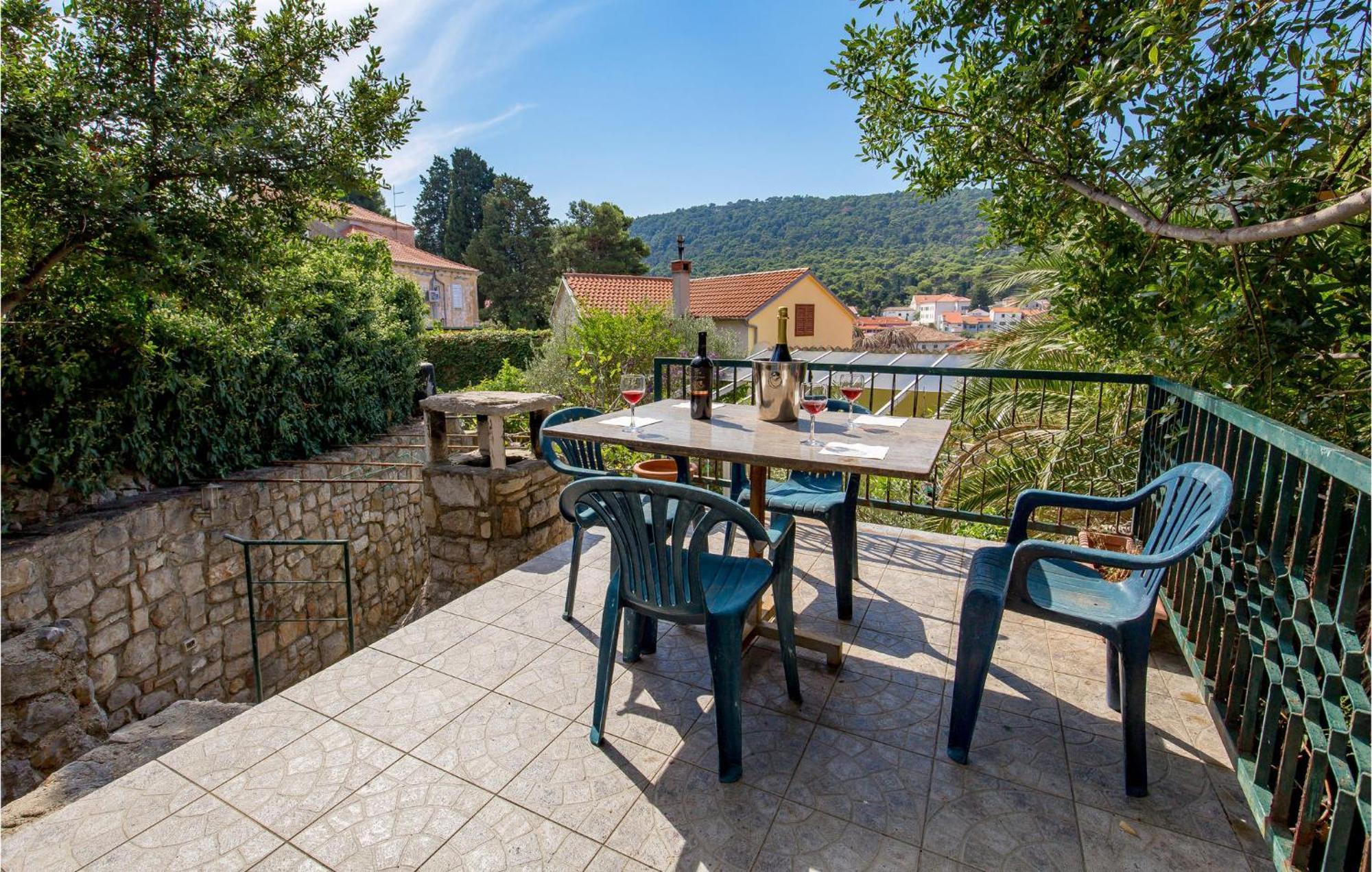 Lovely Apartment In Veli Losinj With Kitchen Exterior photo